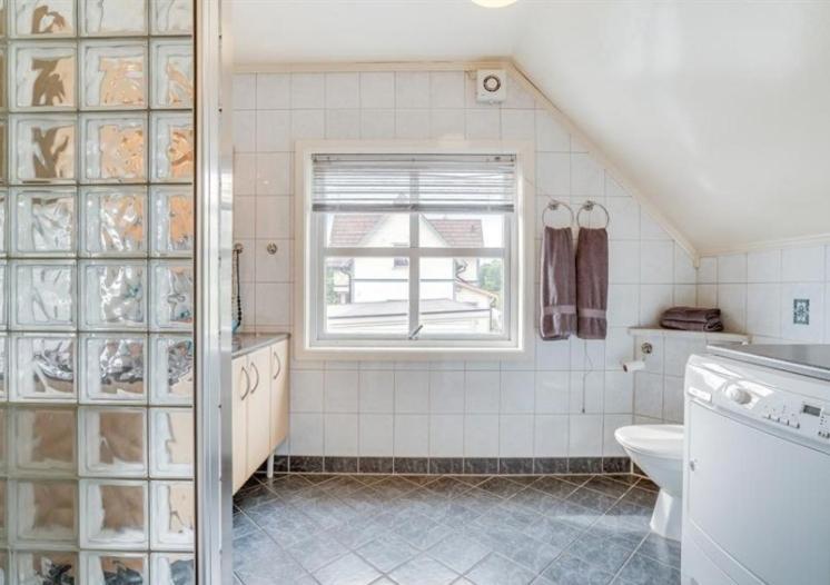Sentrumsnaer Enebolig Villa